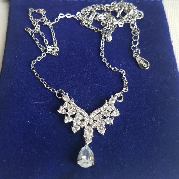 Swarovski Elements 925 Sterling Silver Teardrop Necklace NEW - Picture 2 of 3